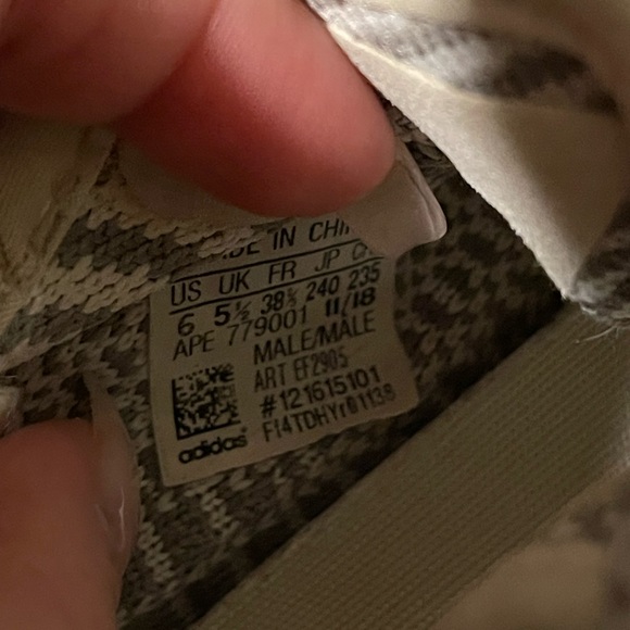Yeezy Boost 350 V2 static non reflective - Picture 4 of 6